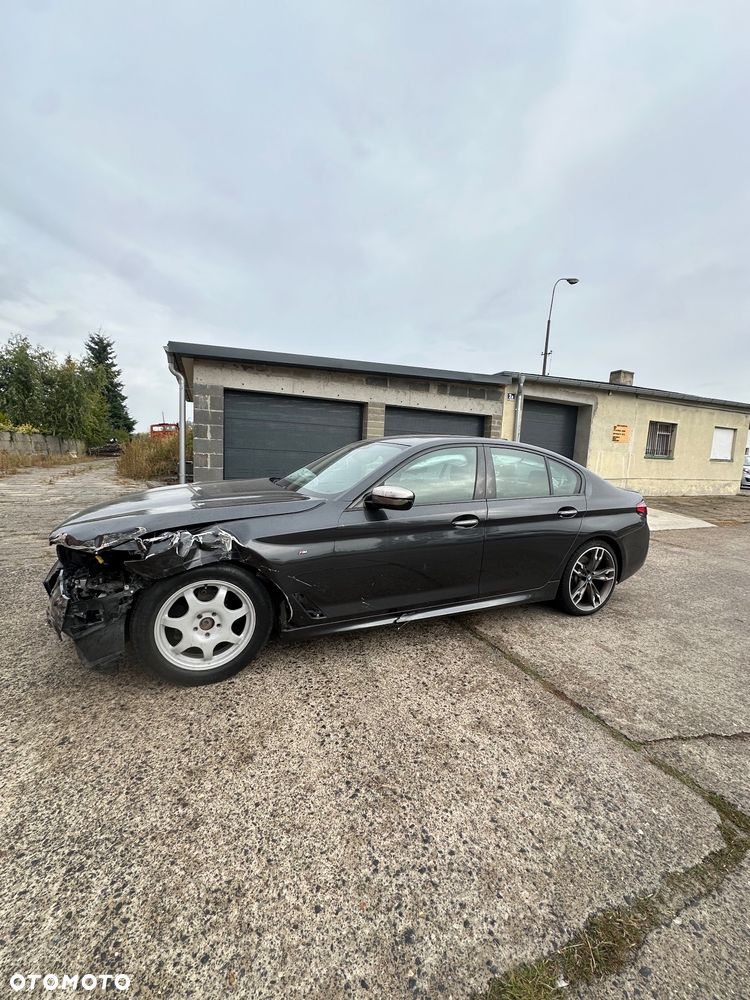BMW Seria 5 M550i xDrive sport - 14