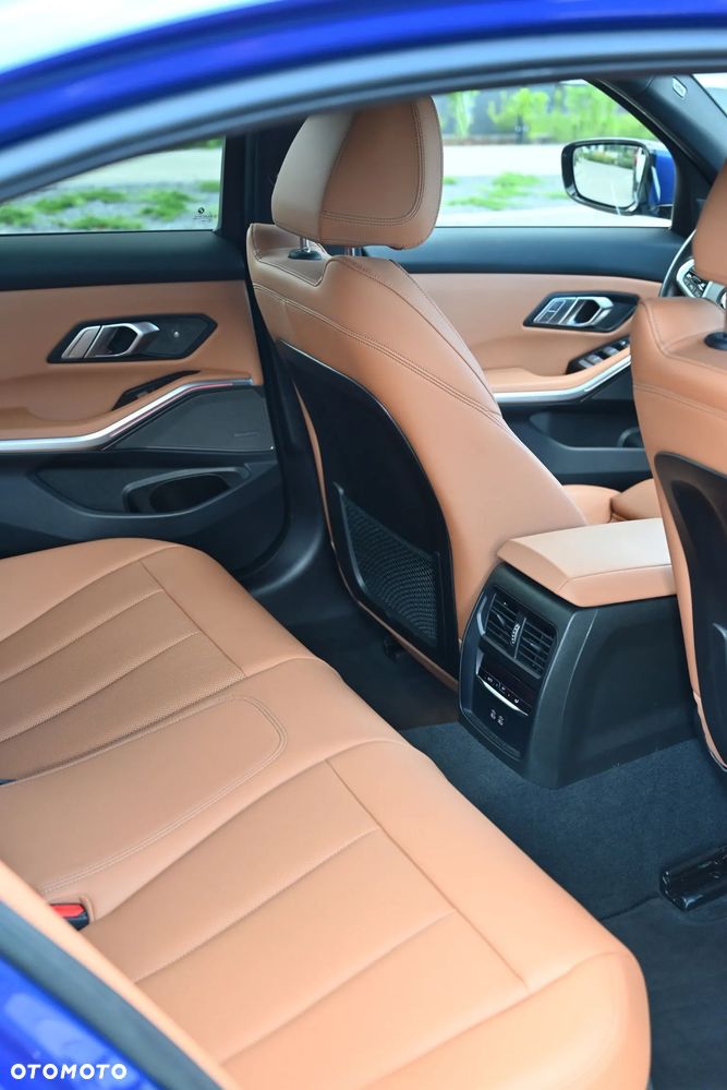 BMW Seria 3 330i M Sport - 10