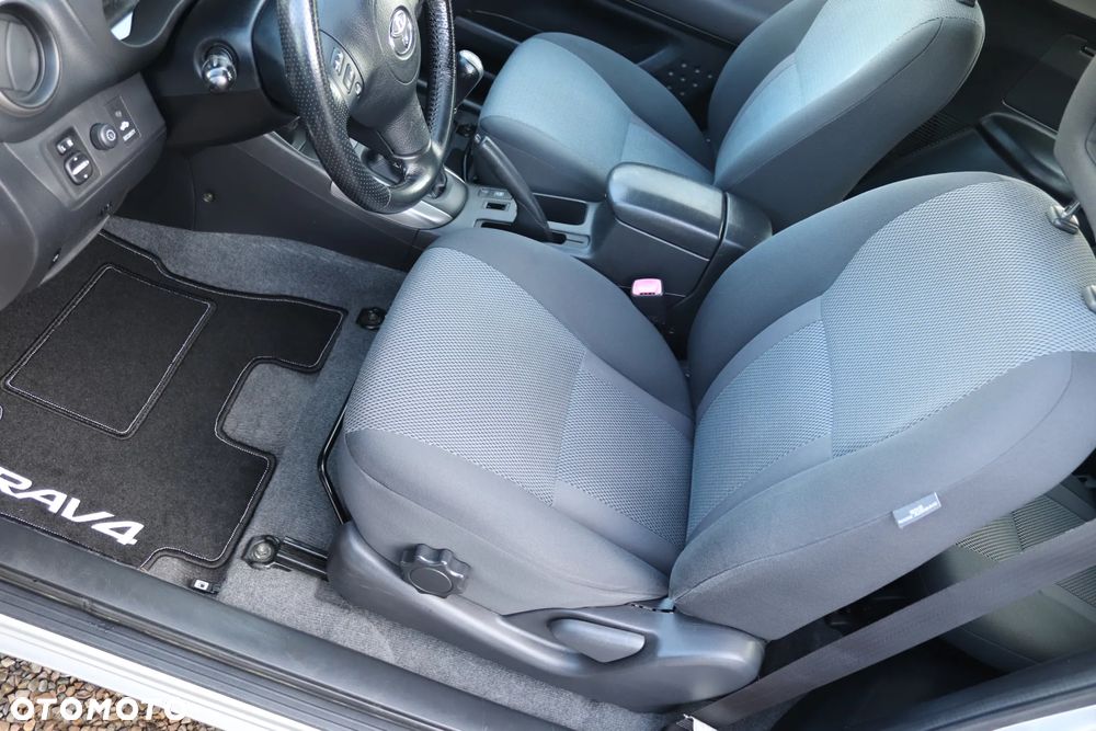 Toyota RAV4 4x4 Sol - 32