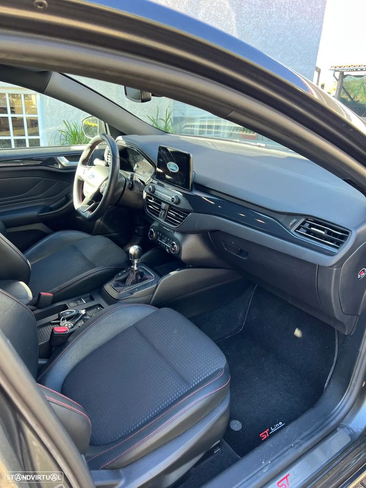 Ford Focus 1.5 TDCi EcoBlue ST-Line - 25