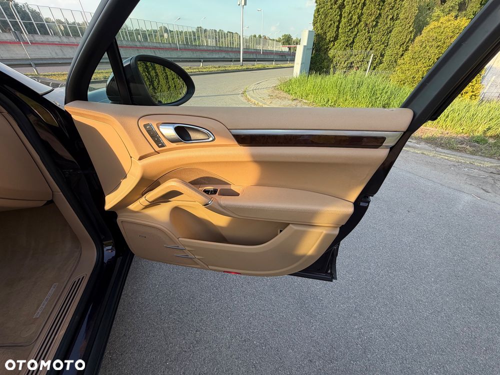 Porsche Cayenne - 12