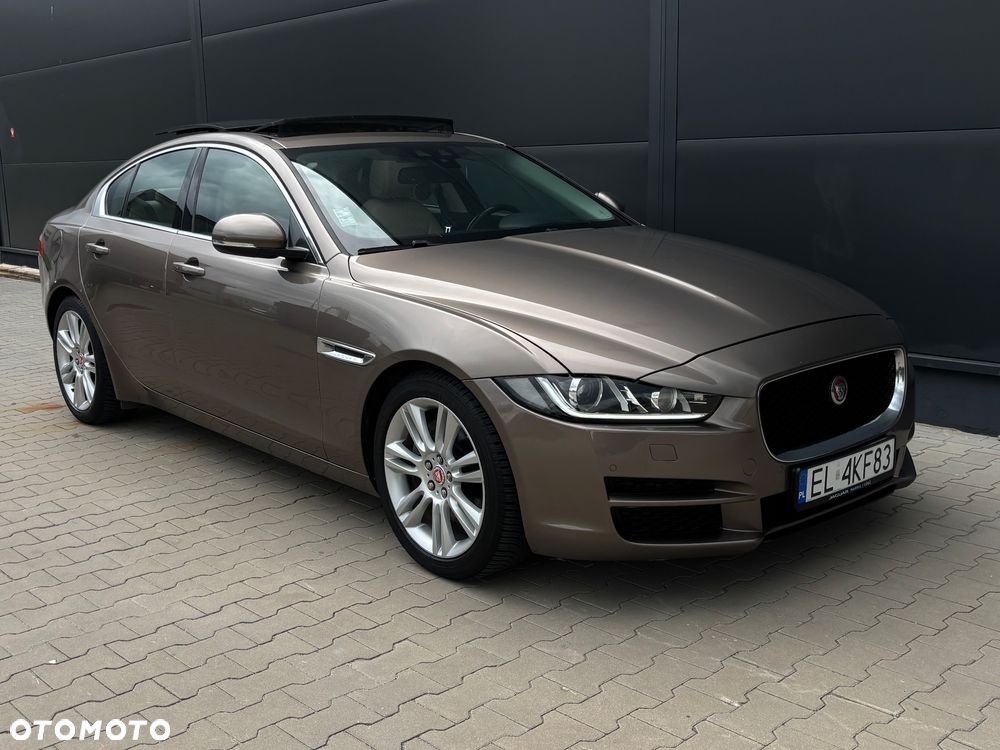 Jaguar XE 2.0 D Prestige - 1