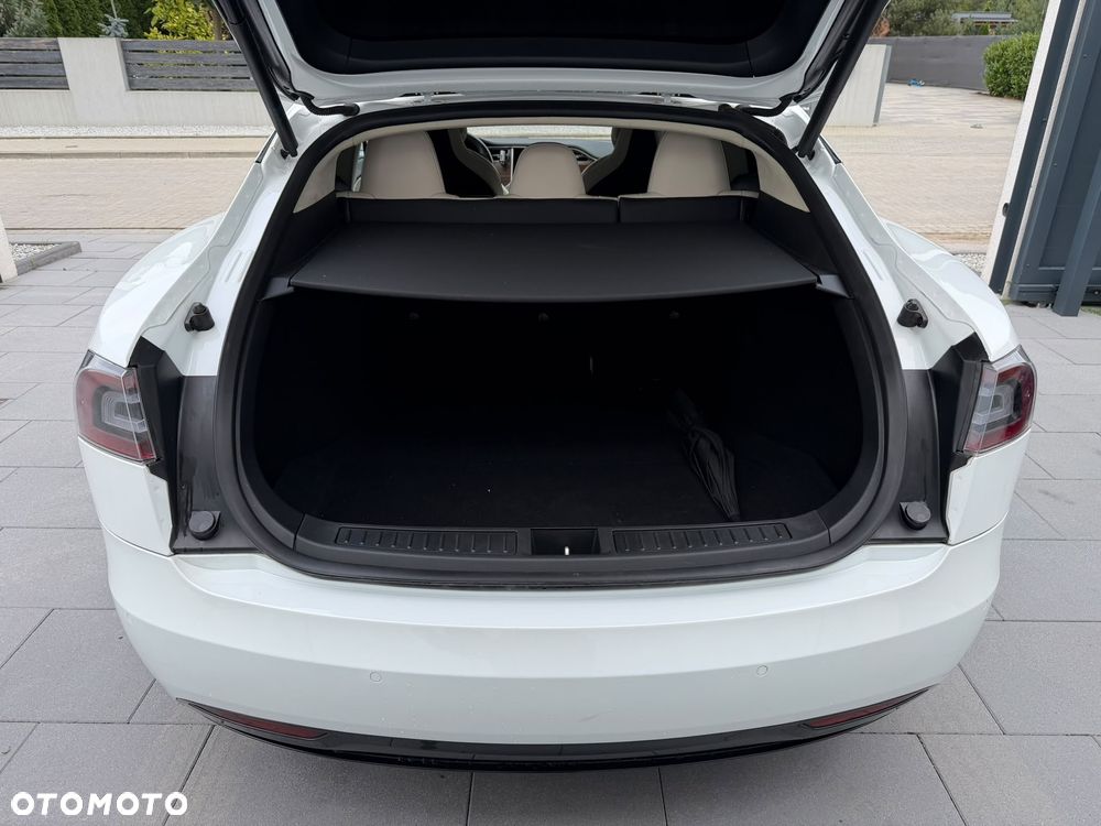 Tesla Model S - 9