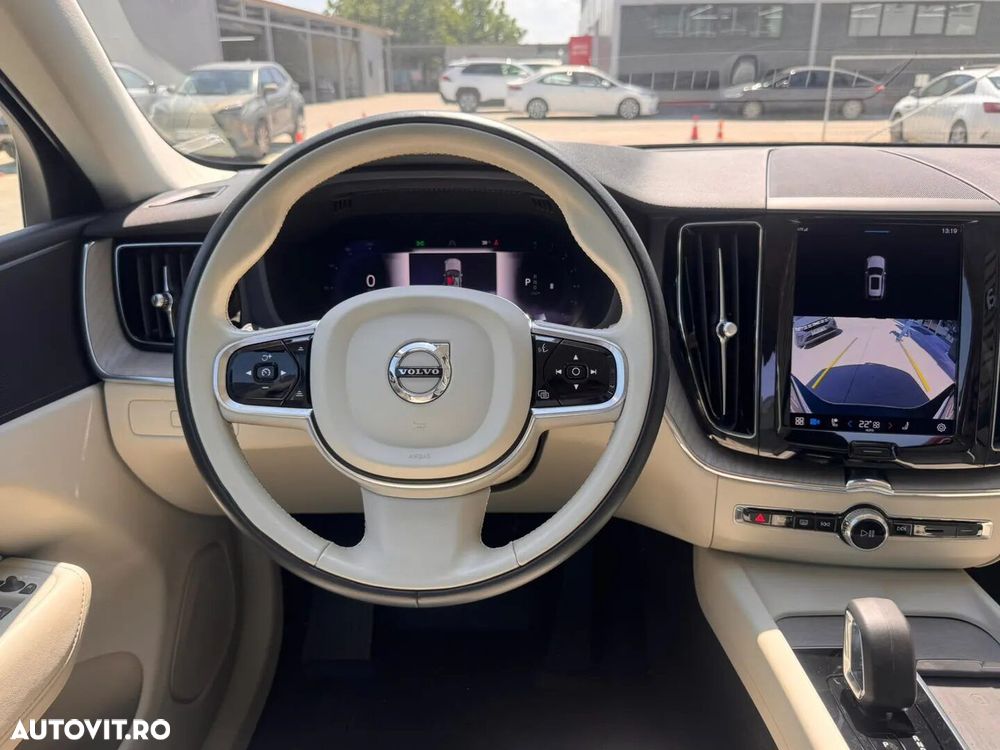 Volvo XC 60 B5 AT AWD MHEV Plus Dark - 17