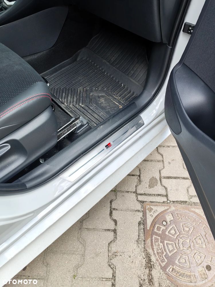 Toyota Yaris Hybrid 1.5 GR Sport - 6