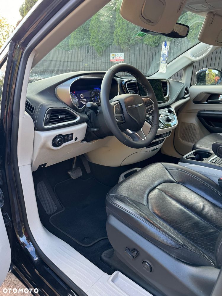Chrysler Pacifica - 10