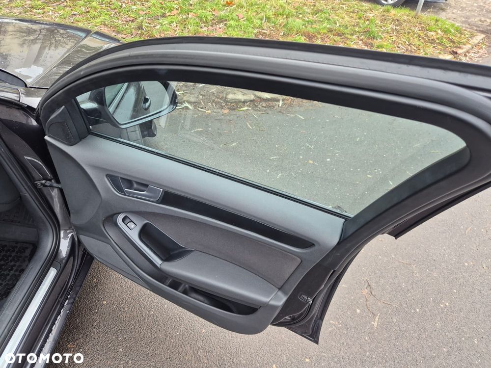 Audi A4 Avant 2.0 TDI DPF multitronic S line Sportpaket - 30