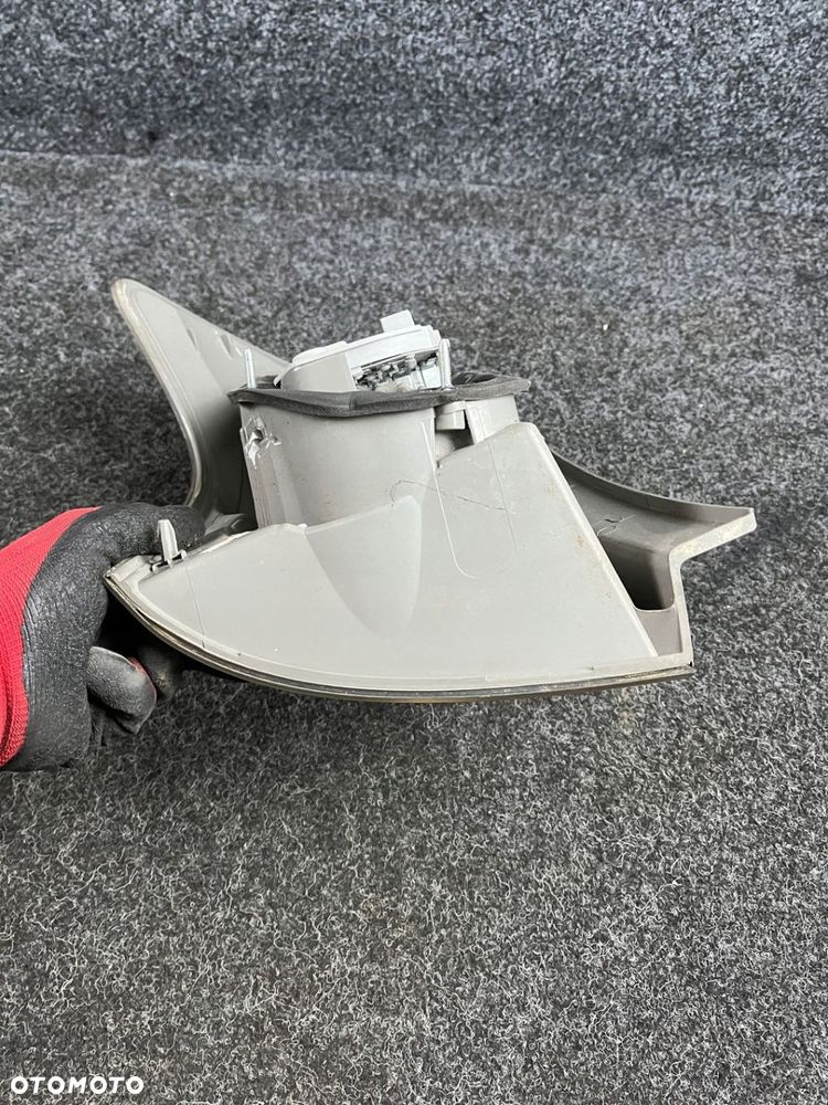 toyota corolla verso II lampa prawy tył tylna - 13