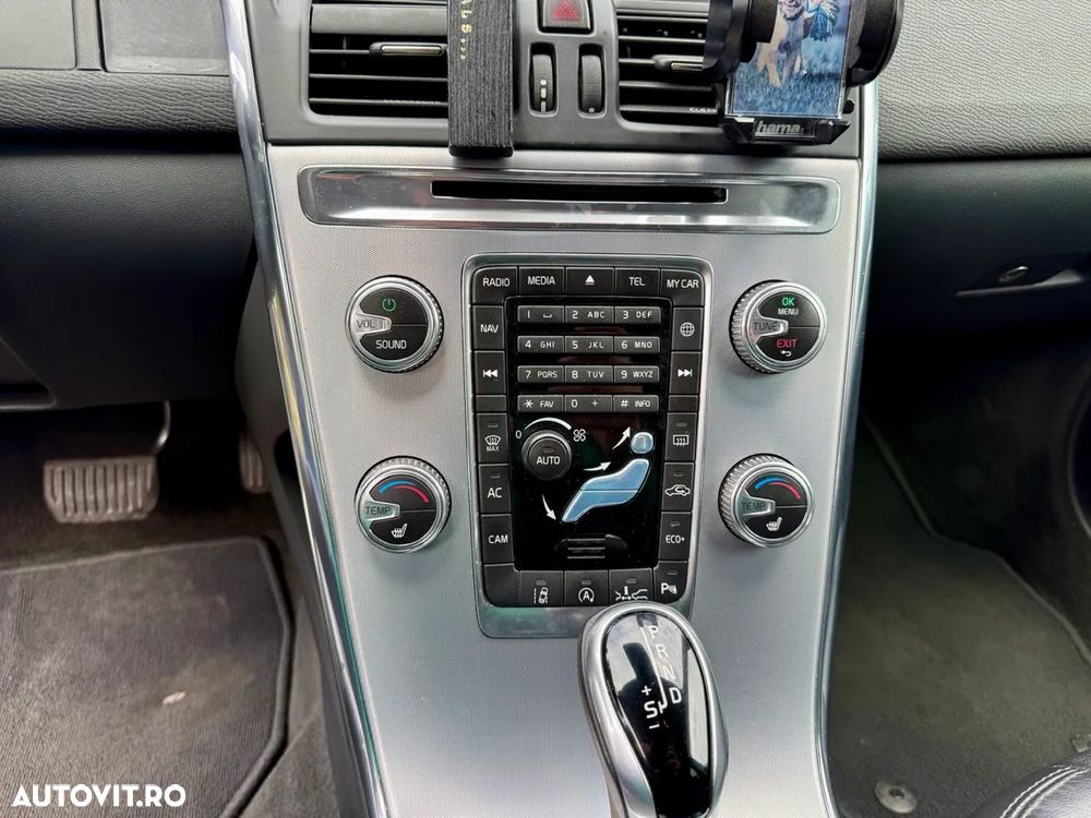 Volvo XC 60 D4 Momentum Pro - 14