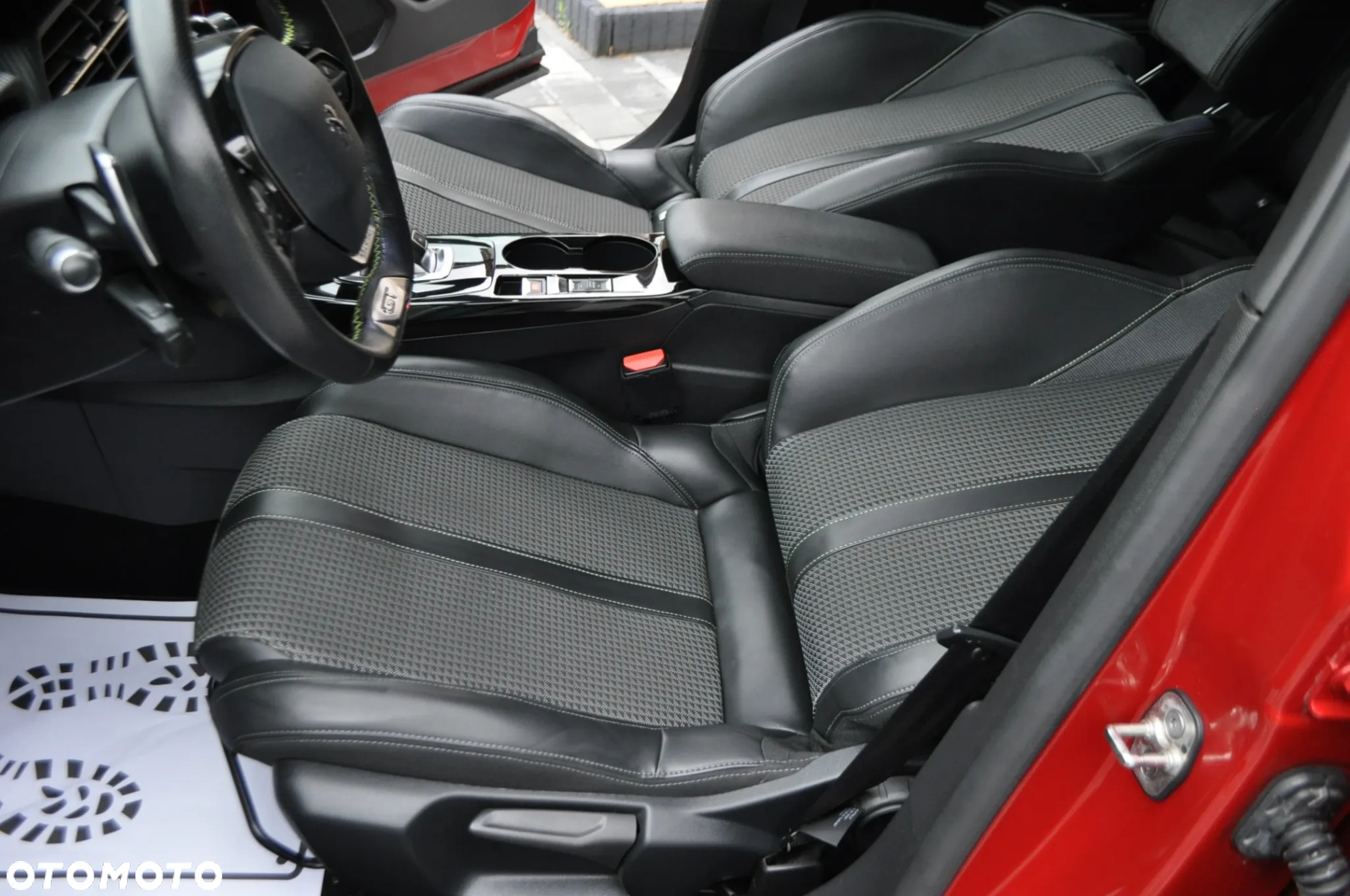 Peugeot 2008 BlueHDi 130 EAT8 GT - 36