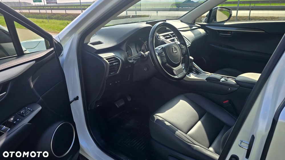 Lexus NX 300h F Impression AWD - 28