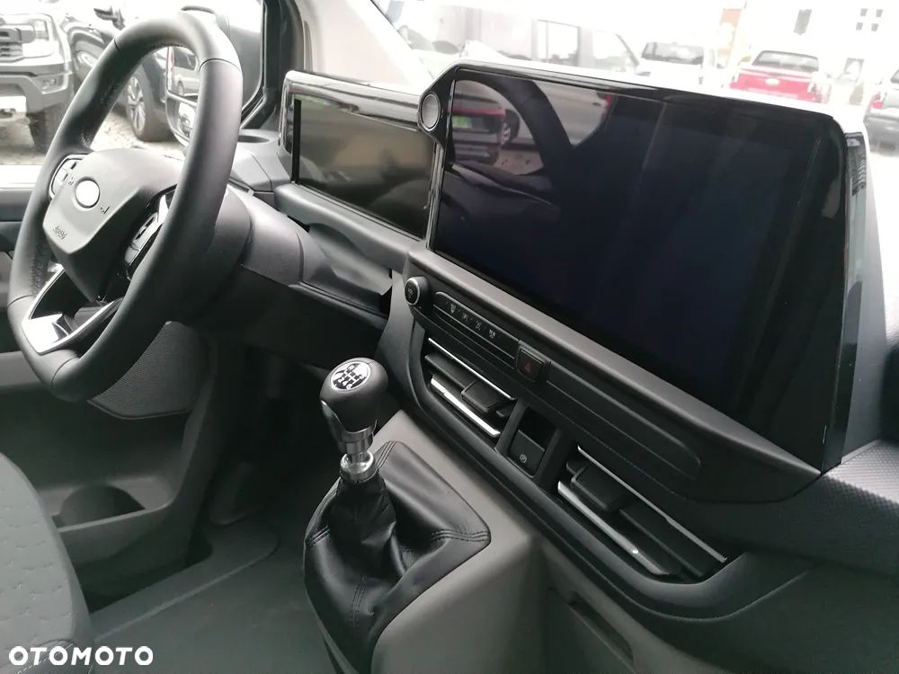 Ford CUSTOM VAN LIMITED - 18