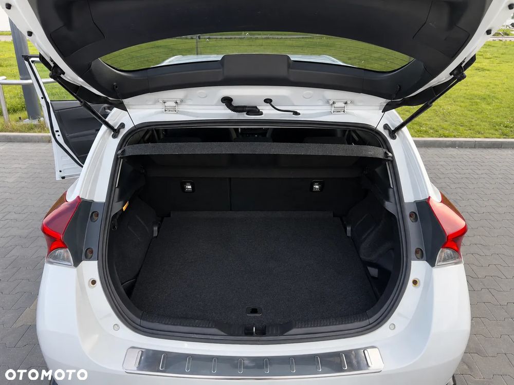 Toyota Auris - 11