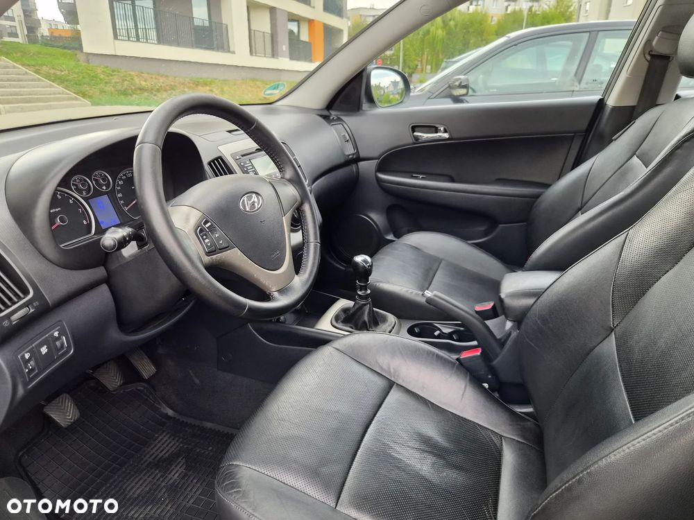 Hyundai i30 2.0 Premium - 27