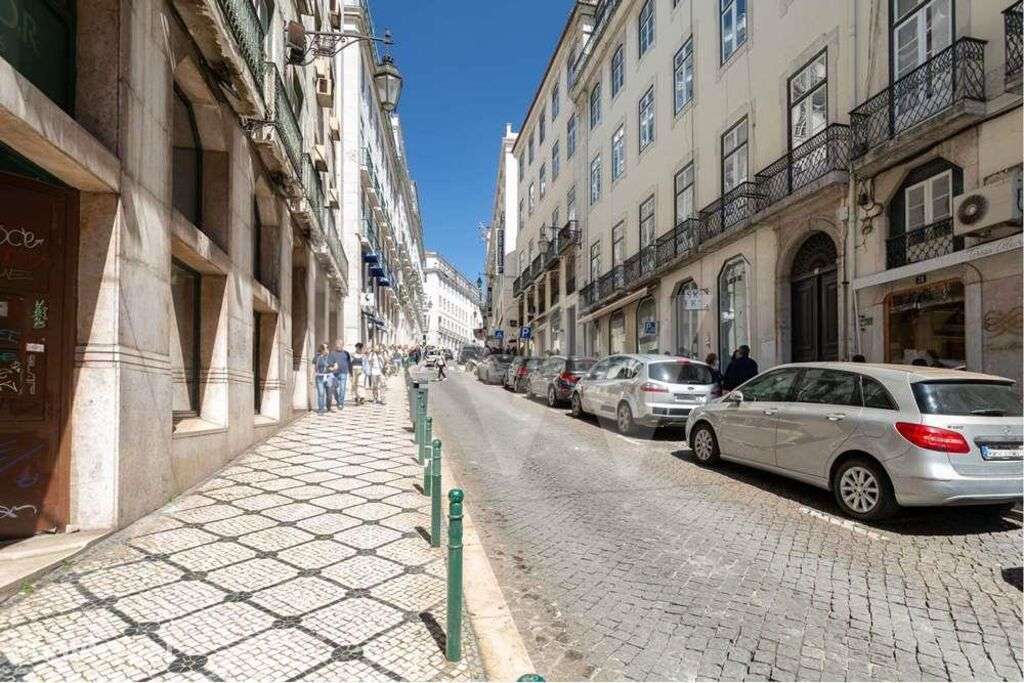 Sobreloja em prédio centenário no coração do Chiado, Lisboa. - Grande imagem: 3/30