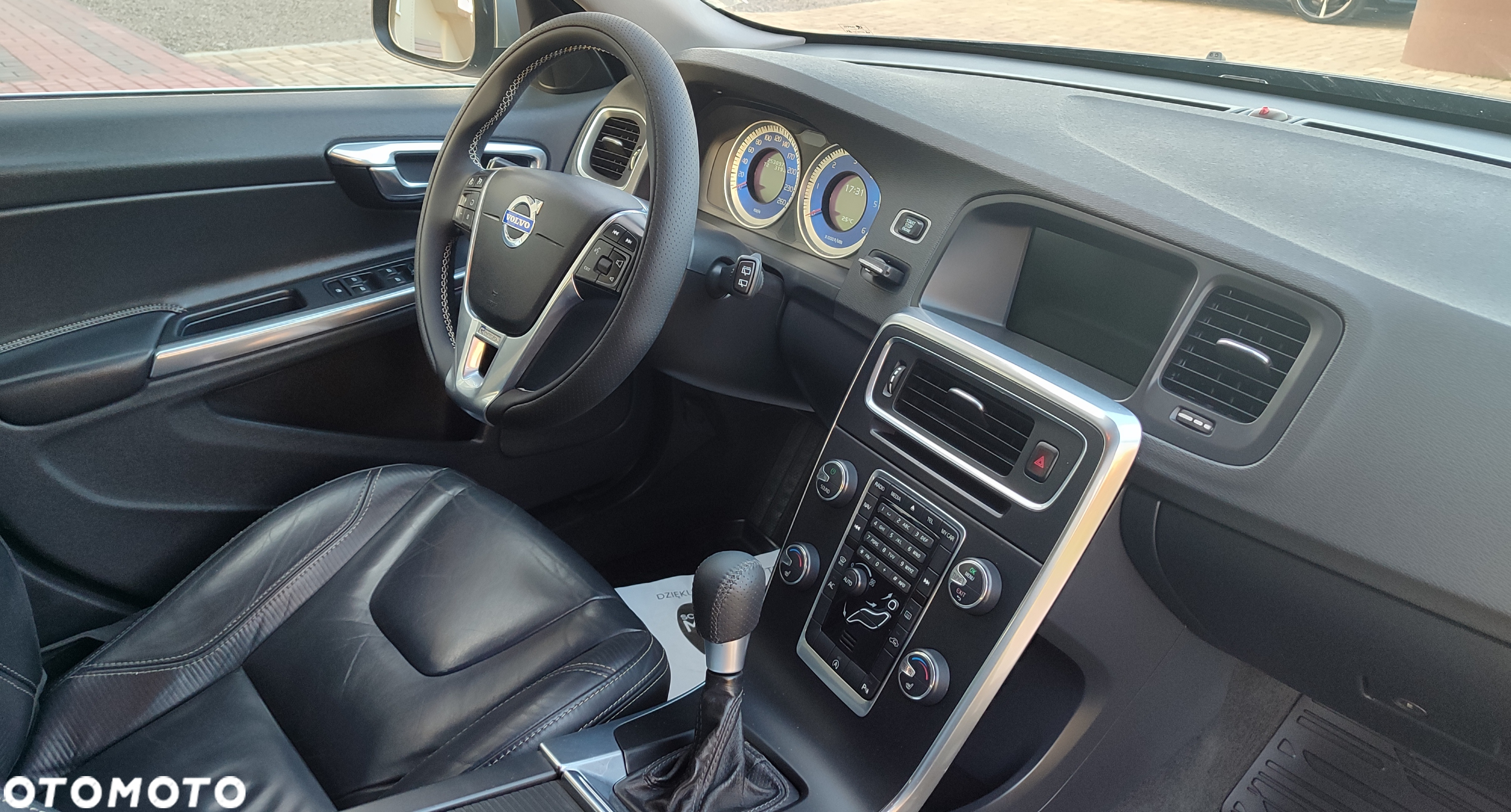 Volvo V60 D3 R-Design - 26