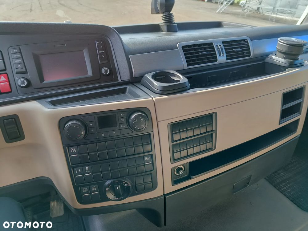 MAN TGX18.460 lowdeck - 18