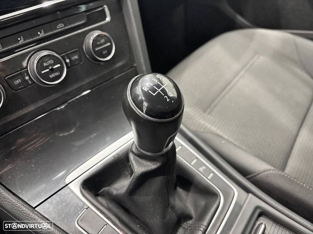 VW Golf 1.6 TDI Confortline - 20