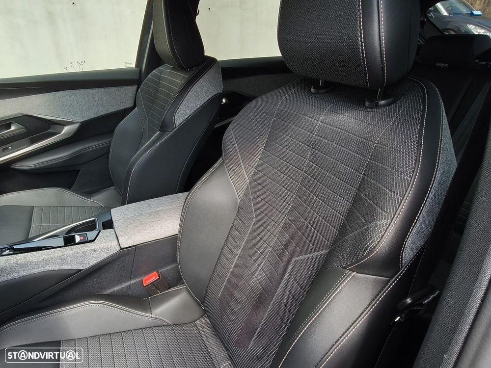 Peugeot 3008 1.2 Hybrid Allure e-DCS6 - 32