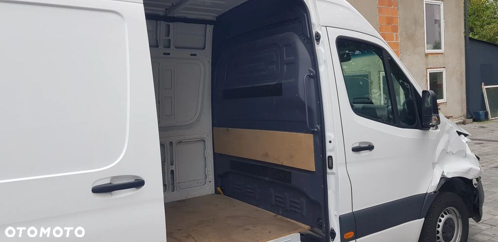 Mercedes-Benz Sprinter - 22