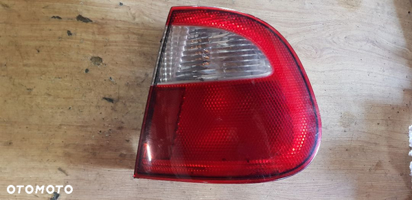 SEAT CORDOBA II LAMPA NA BŁOTNIK PRAWA