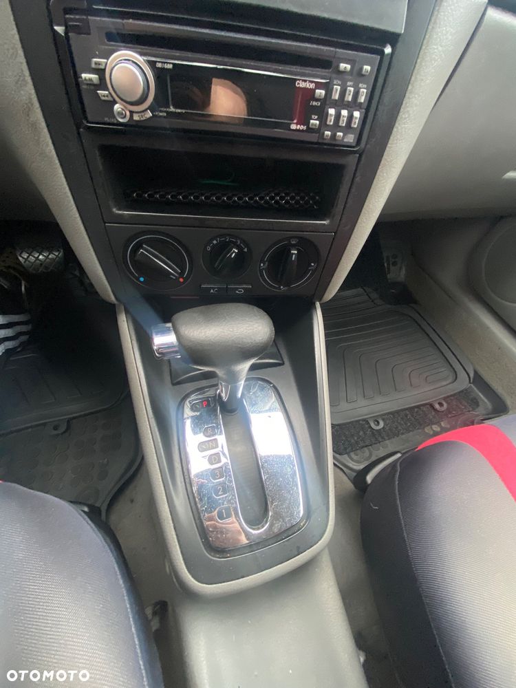 Volkswagen Golf 1.6 Basis - 20