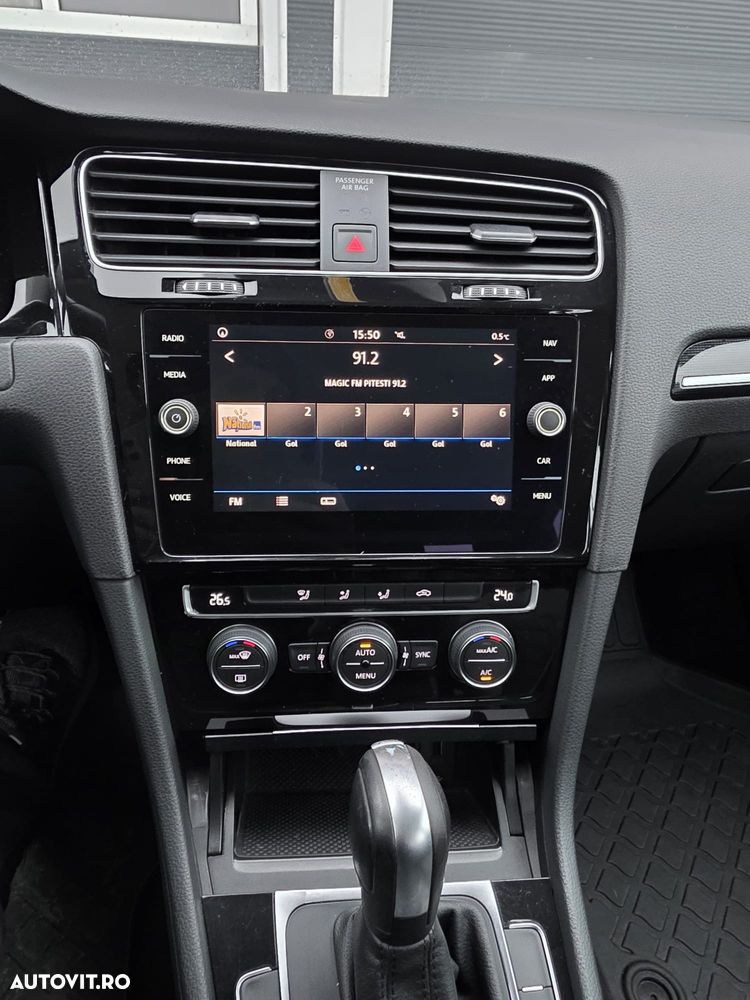 Volkswagen Golf 2.0 TDI SCR DSG Comfortline - 11