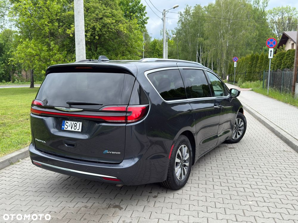 Chrysler Pacifica - 16