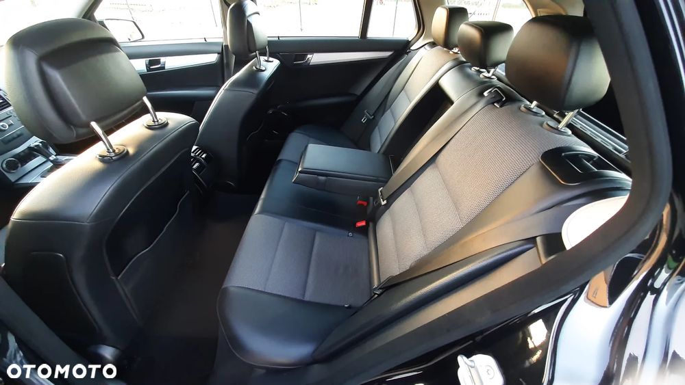 Mercedes-Benz Klasa C 180 CGI Automatik BlueEFFICIENCY Avantgarde - 29