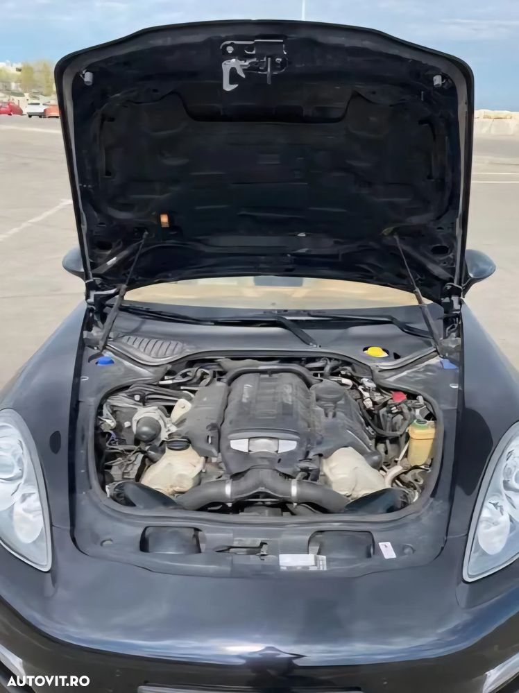 Porsche Panamera Turbo PDK - 33