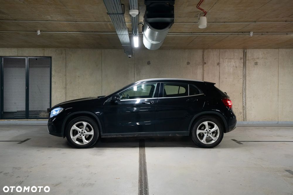 Mercedes-Benz GLA 200 7G-DCT Style - 4