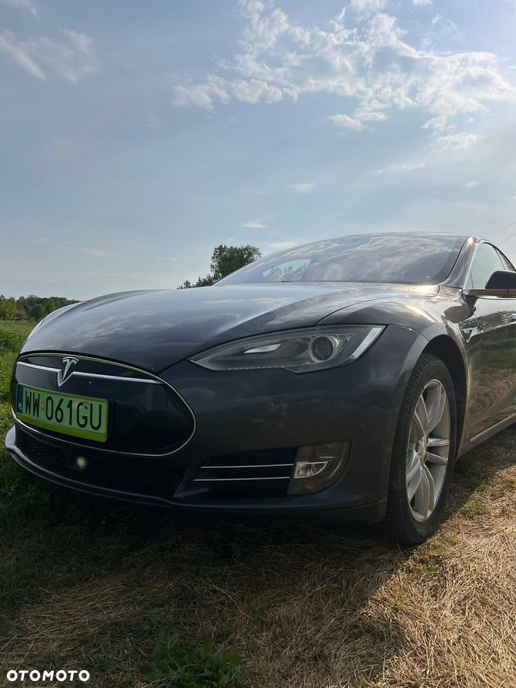 Tesla Model S 85 D - 2