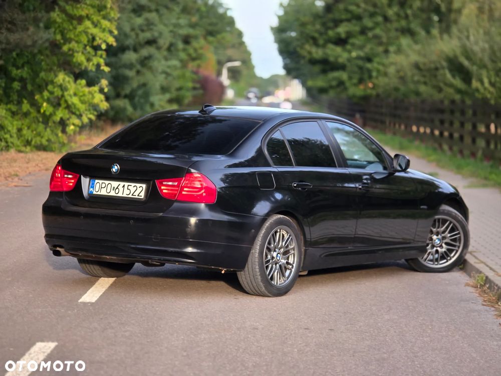 BMW Seria 3 318i - 4