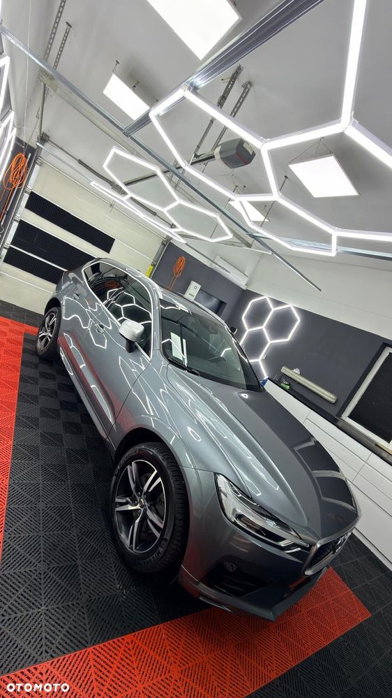 Volvo XC 60 D4 R-Design - 4