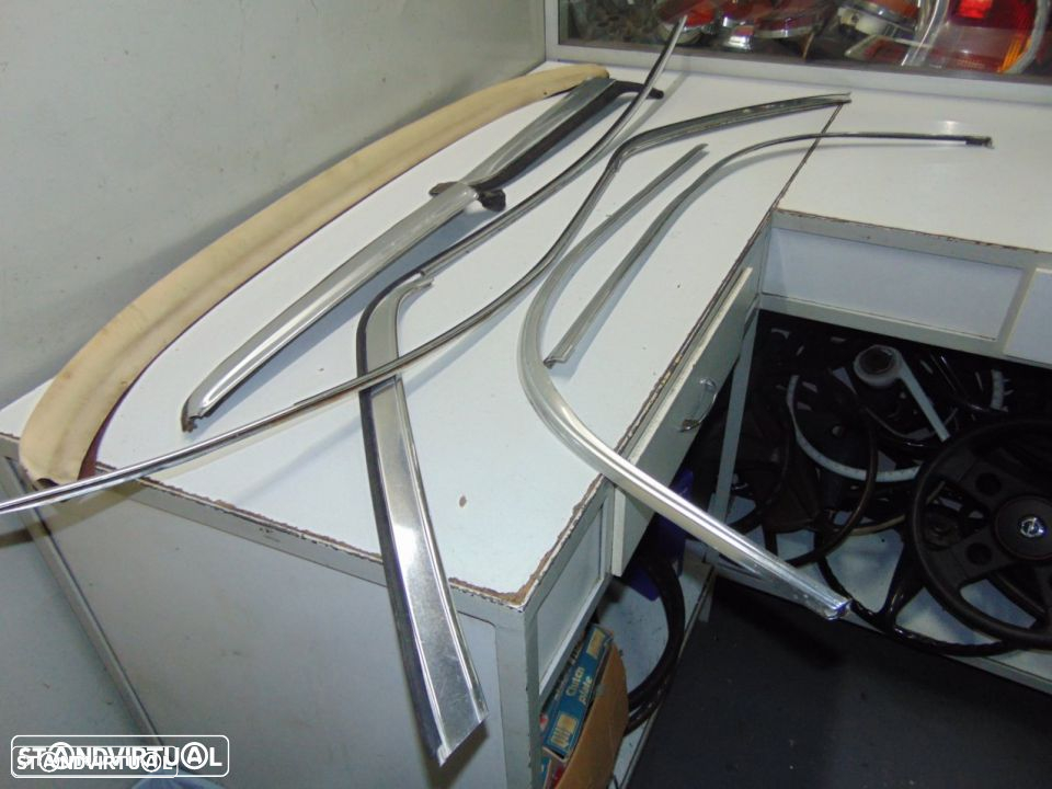 Mercedes W115 - frisos do tejadilho - 2