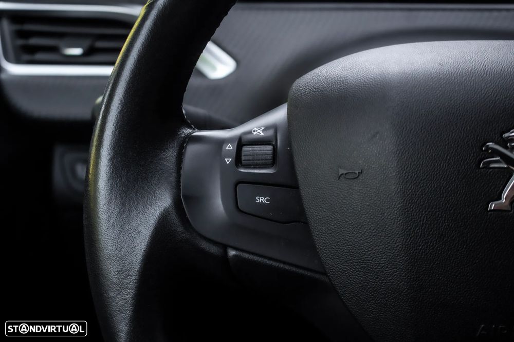 Peugeot 208 1.2 PureTech Signature - 13