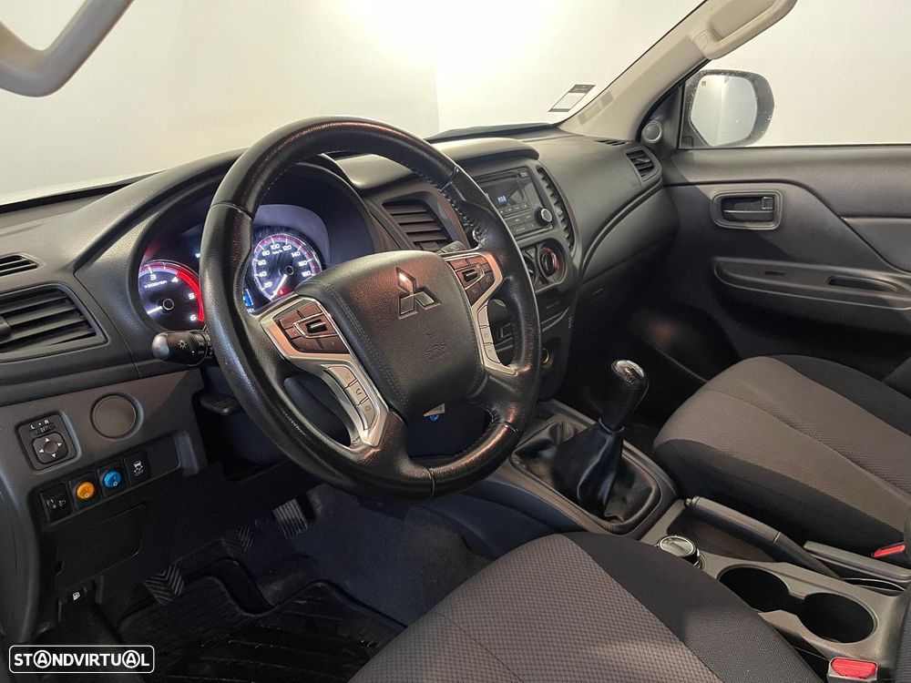 Mitsubishi L200 2.3 DI-D CD Invite Strakar Look 4WD - 9