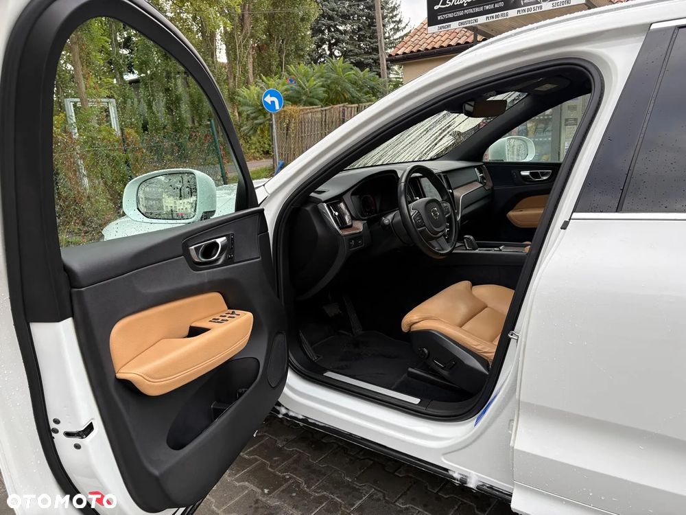 Volvo XC 60 B5 B Momentum Pro - 12