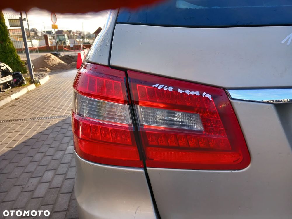 MERCEDES E-KLASA W212 LAMPA LEWA TYLNA LEWY TYŁ W KLAPE KOMBI - 1
