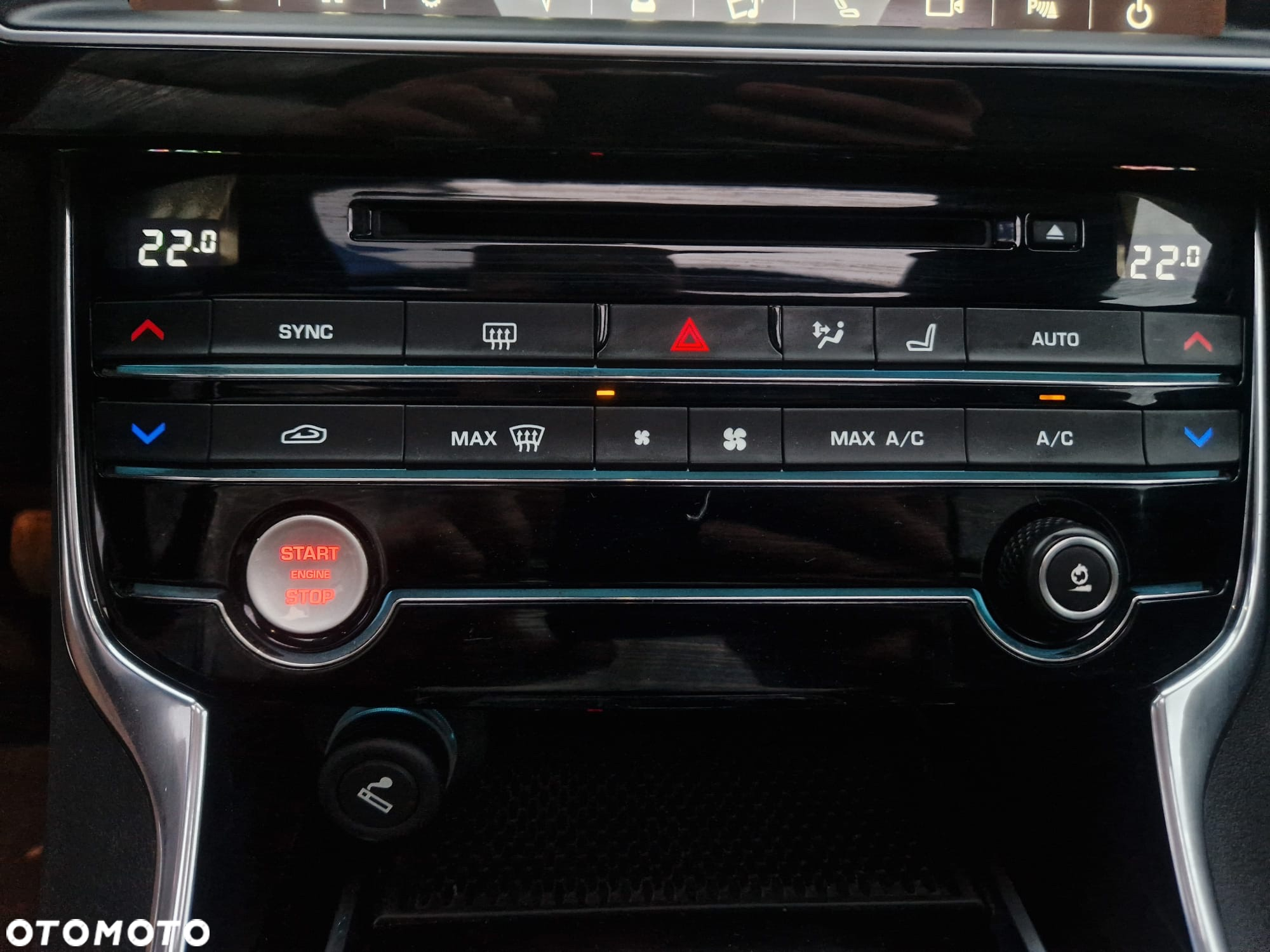 Jaguar XE 2.0 D R-Sport - 27