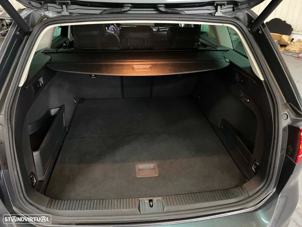 VW Passat Variant 2.0 TDi Highline DSG 4Motion - 19