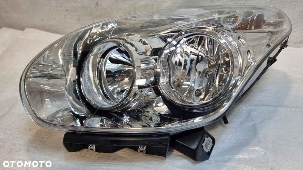 Opel Combo D lampa lewa przód przednia 520868580E - 1