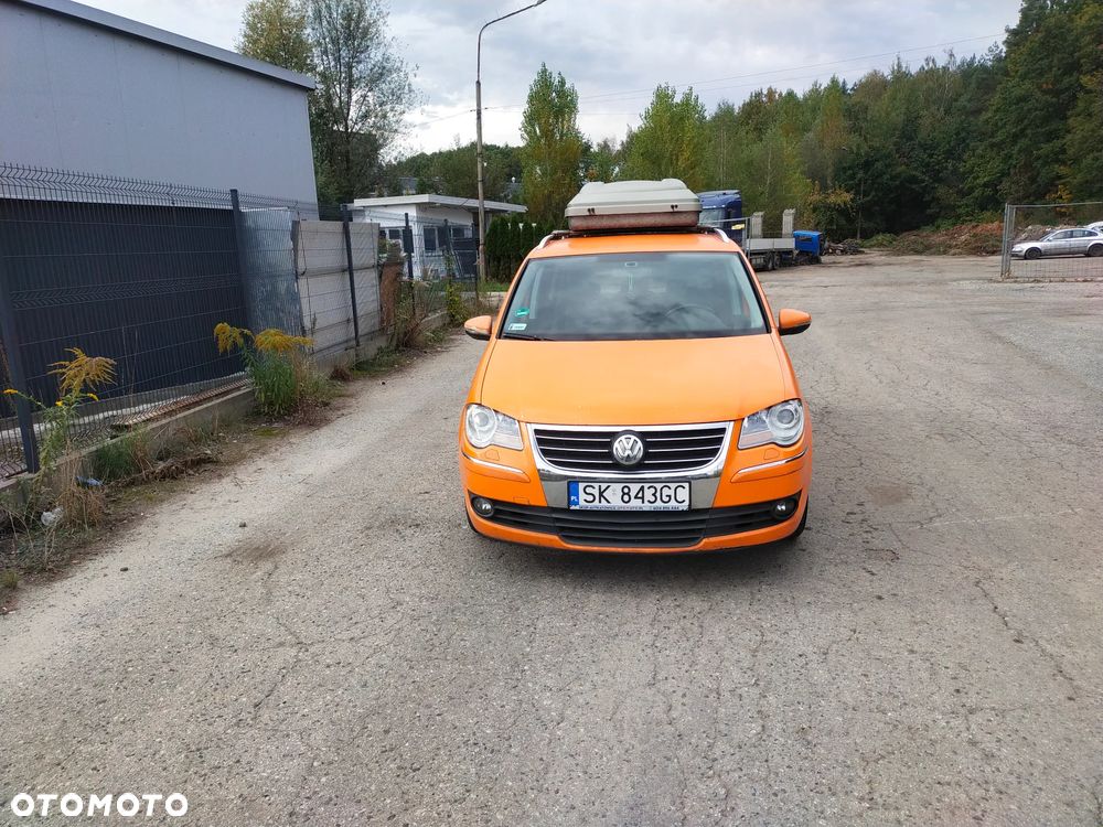 Volkswagen Touran - 1