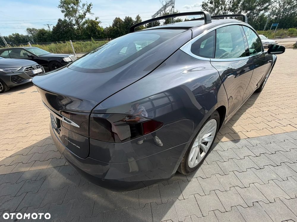 Tesla Model S - 5