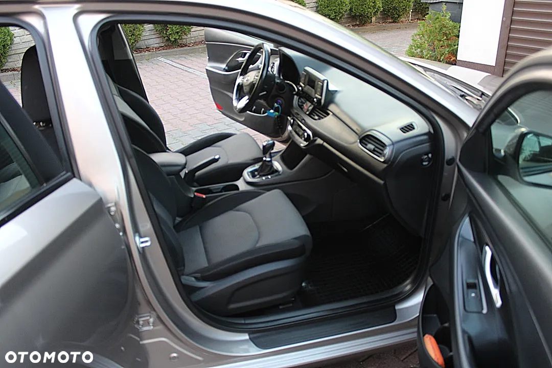 Hyundai i30 1.4 Premiere Comfort - 12