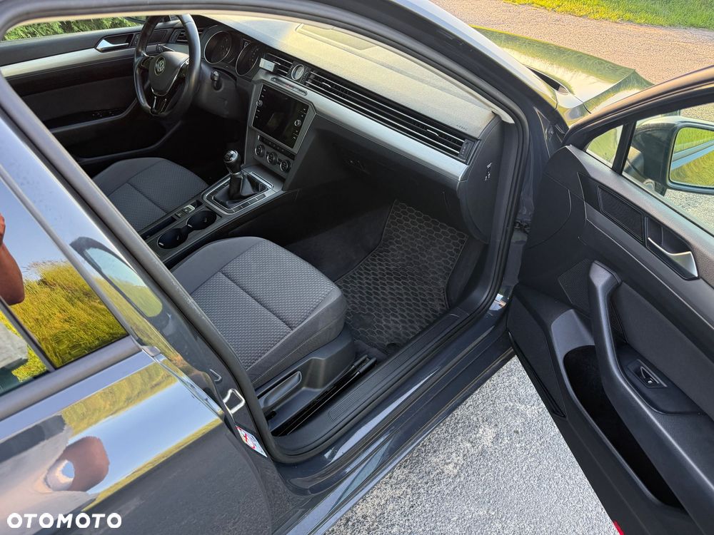 Volkswagen Passat 2.0 TDI SCR Comfortline - 19