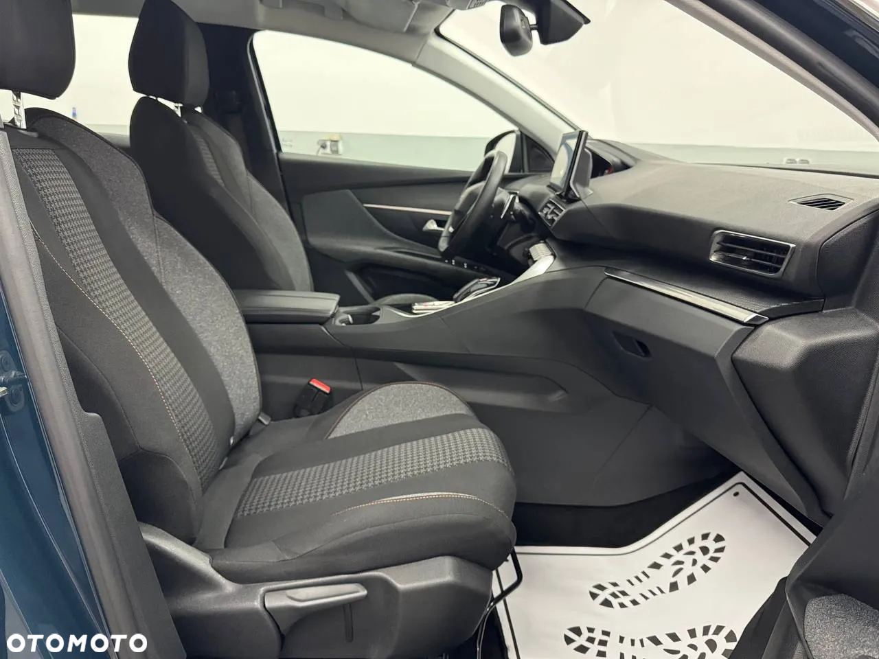 Peugeot 3008 1.5 BlueHDi Active Pack S&S EAT8 - 29