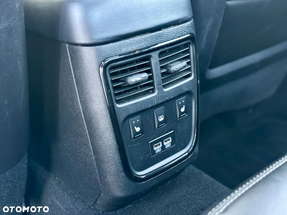 Chrysler 300s - 37