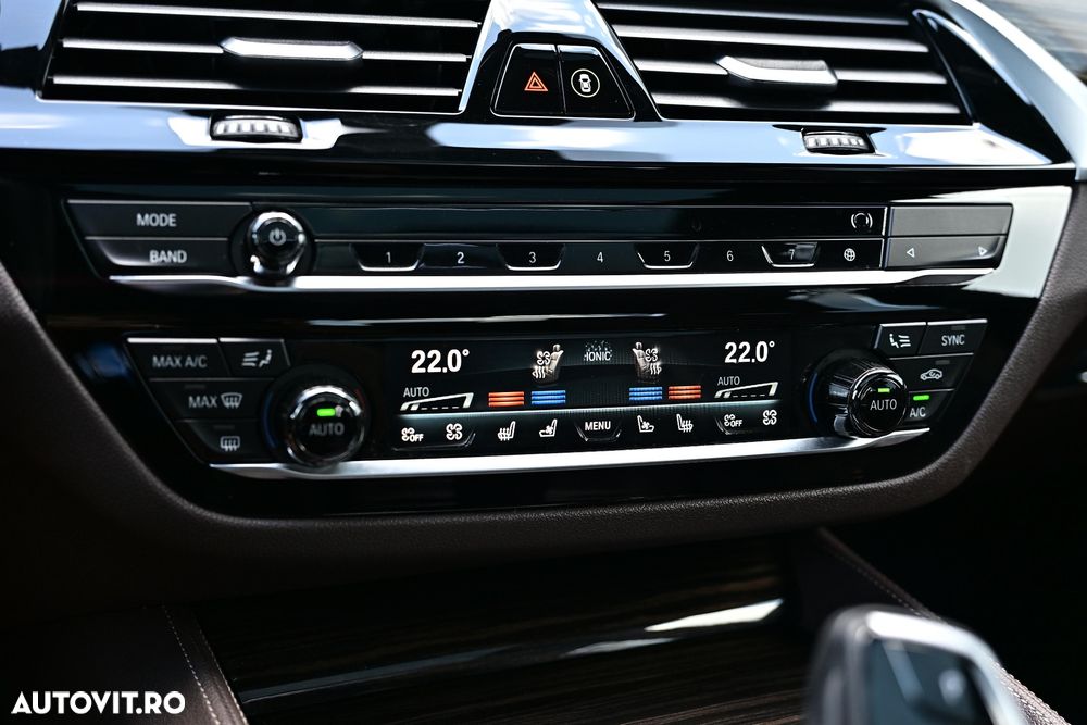 BMW Seria 5 530e xDrive AT PHEV - 33