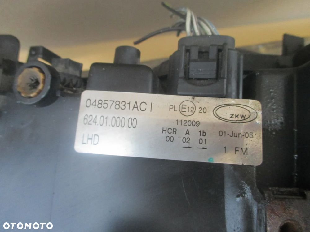 lampa lewa Chrysler Voyager lift ZKW Europa - 2